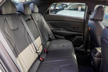 https://vehicle-cdn.autoleague.cloud/23977_620262136_11.jpg