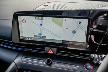 https://vehicle-cdn.autoleague.cloud/23977_620262136_15.jpg