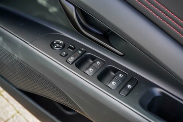 https://vehicle-cdn.autoleague.cloud/23977_620262136_20.jpg