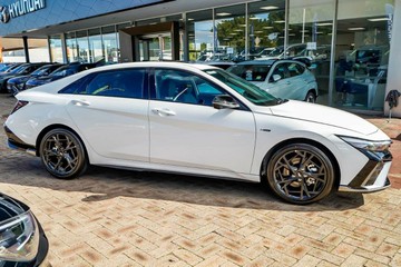 https://vehicle-cdn.autoleague.cloud/23977_620262136_6.jpg