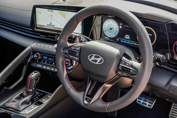 https://vehicle-cdn.autoleague.cloud/23977_620262136_7.jpg