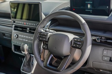 https://vehicle-cdn.autoleague.cloud/23977_620262770_22.jpg