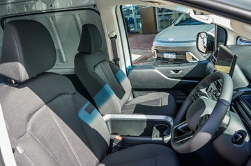 https://vehicle-cdn.autoleague.cloud/23977_620262770_8.jpg