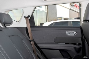 https://vehicle-cdn.autoleague.cloud/23977_620262831_8.jpg