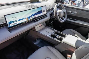 https://vehicle-cdn.autoleague.cloud/23977_620262852_12.jpg