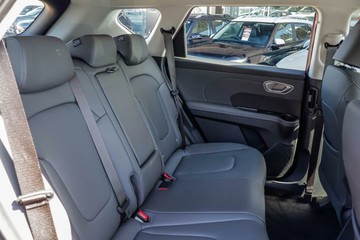 https://vehicle-cdn.autoleague.cloud/23977_620262852_13.jpg
