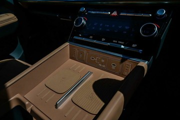 https://vehicle-cdn.autoleague.cloud/23977_620262985_13.jpg