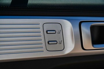 https://vehicle-cdn.autoleague.cloud/23977_620262985_20.jpg