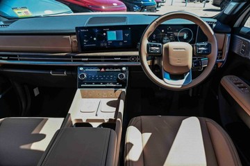https://vehicle-cdn.autoleague.cloud/23977_620262985_25.jpg