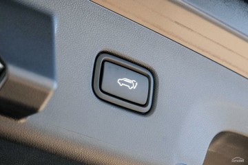 https://vehicle-cdn.autoleague.cloud/23977_620263095_14.jpg