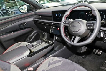 https://vehicle-cdn.autoleague.cloud/23977_620263100_6.jpg