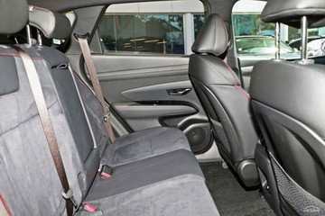 https://vehicle-cdn.autoleague.cloud/23977_620263100_9.jpg