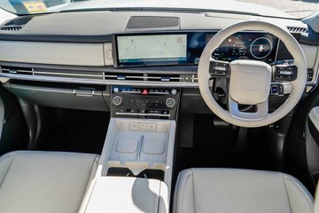 https://vehicle-cdn.autoleague.cloud/23977_620263317_11.jpg