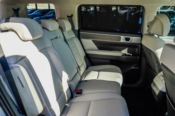 https://vehicle-cdn.autoleague.cloud/23977_620263317_13.jpg