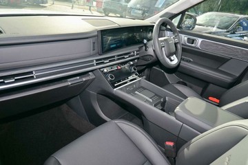 https://vehicle-cdn.autoleague.cloud/23977_620263318_8.jpg
