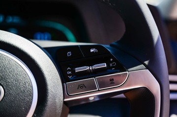 https://vehicle-cdn.autoleague.cloud/23977_620263346_15.jpg