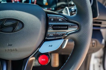 https://vehicle-cdn.autoleague.cloud/23977_620263349_20.jpg