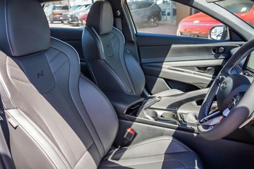 https://vehicle-cdn.autoleague.cloud/23977_620263349_9.jpg