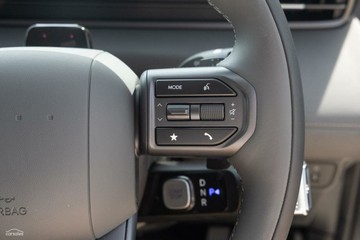 https://vehicle-cdn.autoleague.cloud/23977_620263661_12.jpg