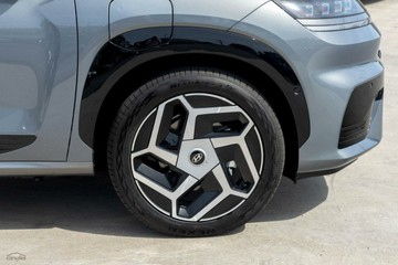 https://vehicle-cdn.autoleague.cloud/23977_620263661_15.jpg