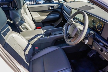 https://vehicle-cdn.autoleague.cloud/23977_620263765_12.jpg