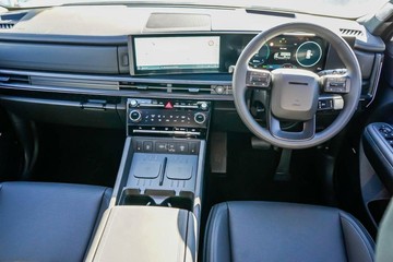 https://vehicle-cdn.autoleague.cloud/23977_620263765_13.jpg