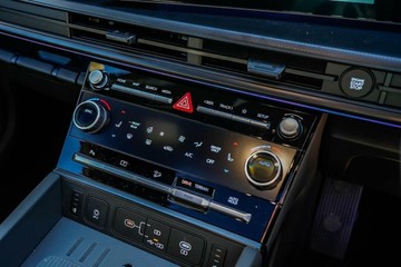 https://vehicle-cdn.autoleague.cloud/23977_620263765_18.jpg