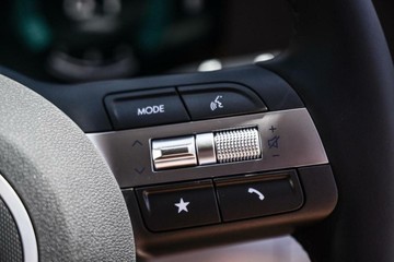 https://vehicle-cdn.autoleague.cloud/23977_620263795_15.jpg