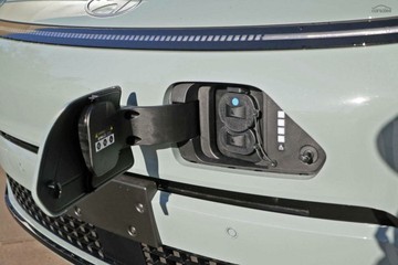 https://vehicle-cdn.autoleague.cloud/23977_620264021_15.jpg