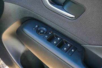 https://vehicle-cdn.autoleague.cloud/23977_620264027_18.jpg