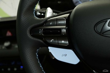 https://vehicle-cdn.autoleague.cloud/23977_620264232_15.jpg