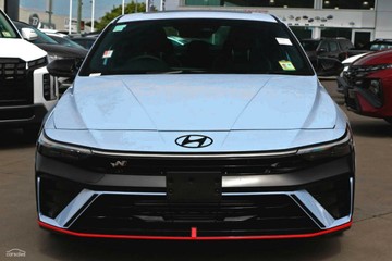 https://vehicle-cdn.autoleague.cloud/23977_620264232_2.jpg