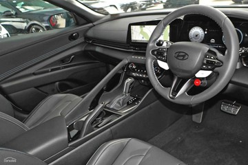 https://vehicle-cdn.autoleague.cloud/23977_620264232_6.jpg