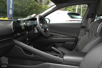 https://vehicle-cdn.autoleague.cloud/23977_620264232_8.jpg