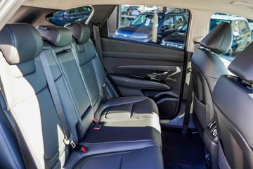 https://vehicle-cdn.autoleague.cloud/23977_620264408_11.jpg
