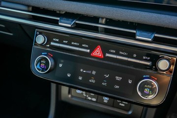 https://vehicle-cdn.autoleague.cloud/23977_620264408_19.jpg