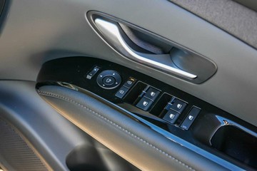 https://vehicle-cdn.autoleague.cloud/23977_620264408_20.jpg
