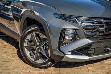 https://vehicle-cdn.autoleague.cloud/23977_620264408_24.jpg
