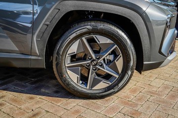 https://vehicle-cdn.autoleague.cloud/23977_620264408_25.jpg