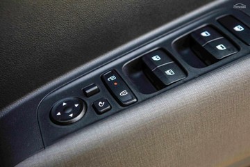 https://vehicle-cdn.autoleague.cloud/23977_620264816_15.jpg