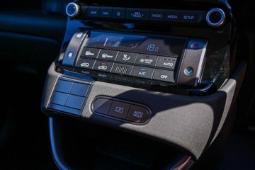 https://vehicle-cdn.autoleague.cloud/23977_620264821_17.jpg
