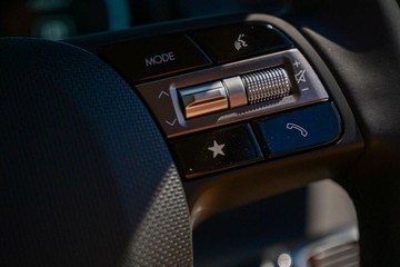 https://vehicle-cdn.autoleague.cloud/23977_620264821_21.jpg