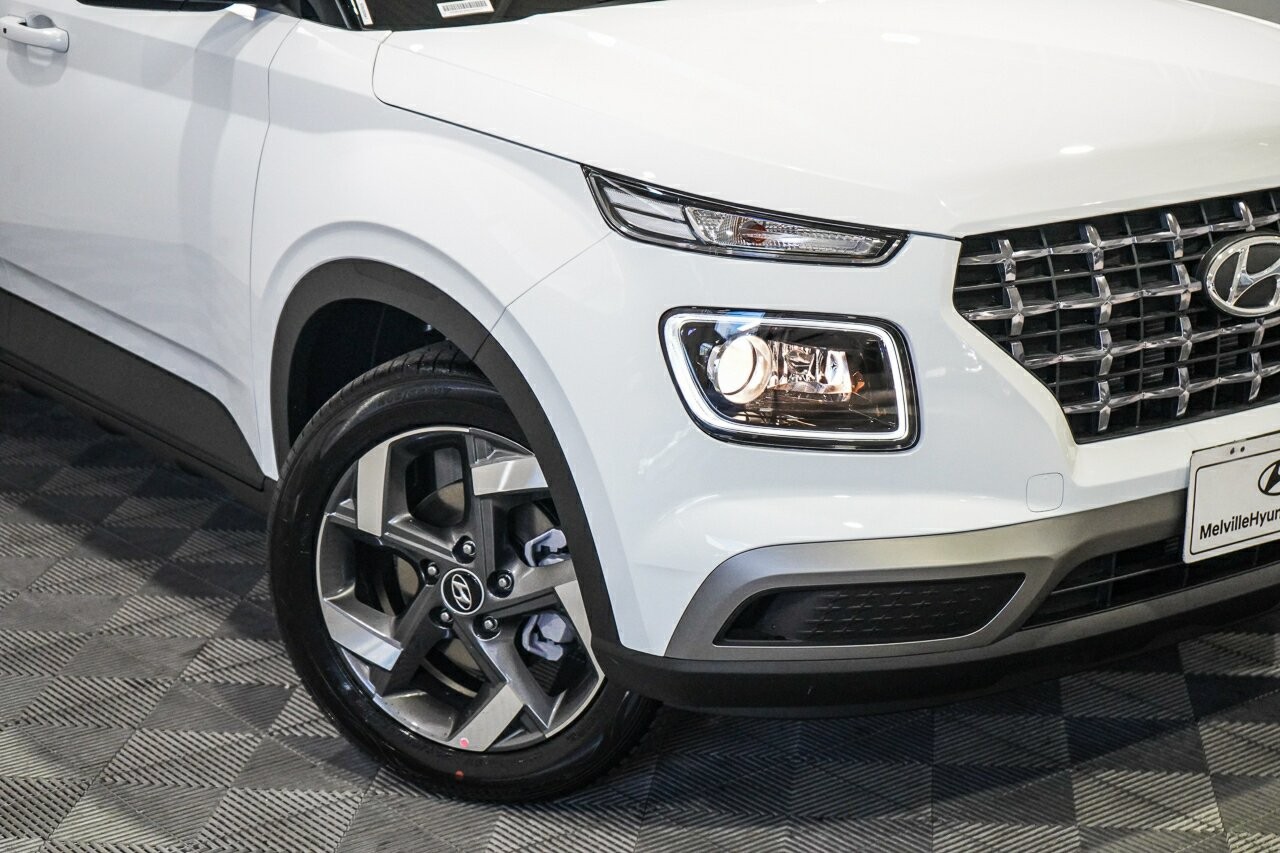 Hyundai Venue image 2
