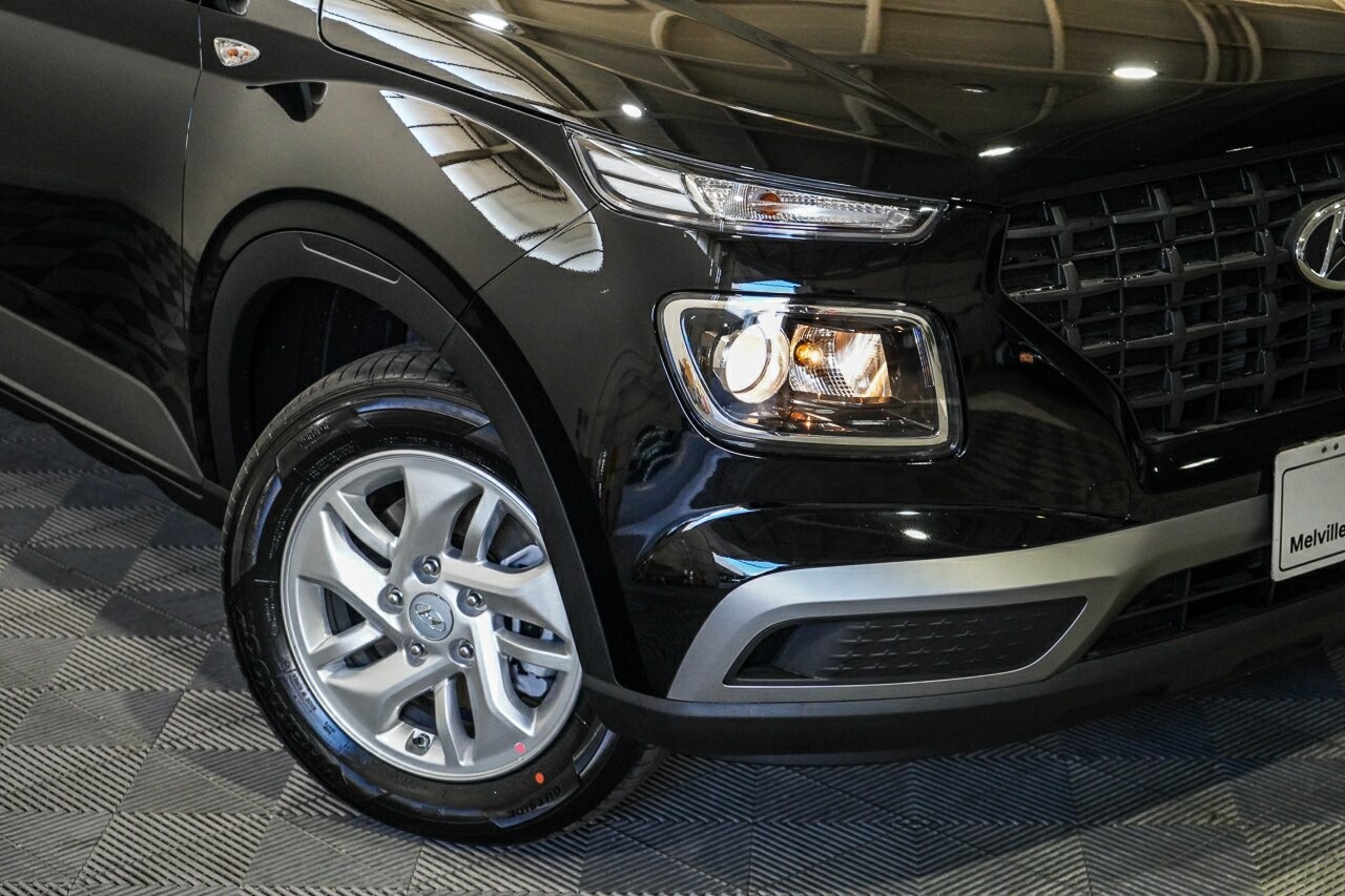 Hyundai Venue image 2
