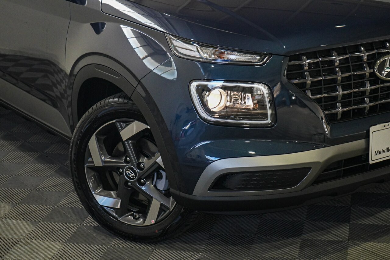 Hyundai Venue image 2