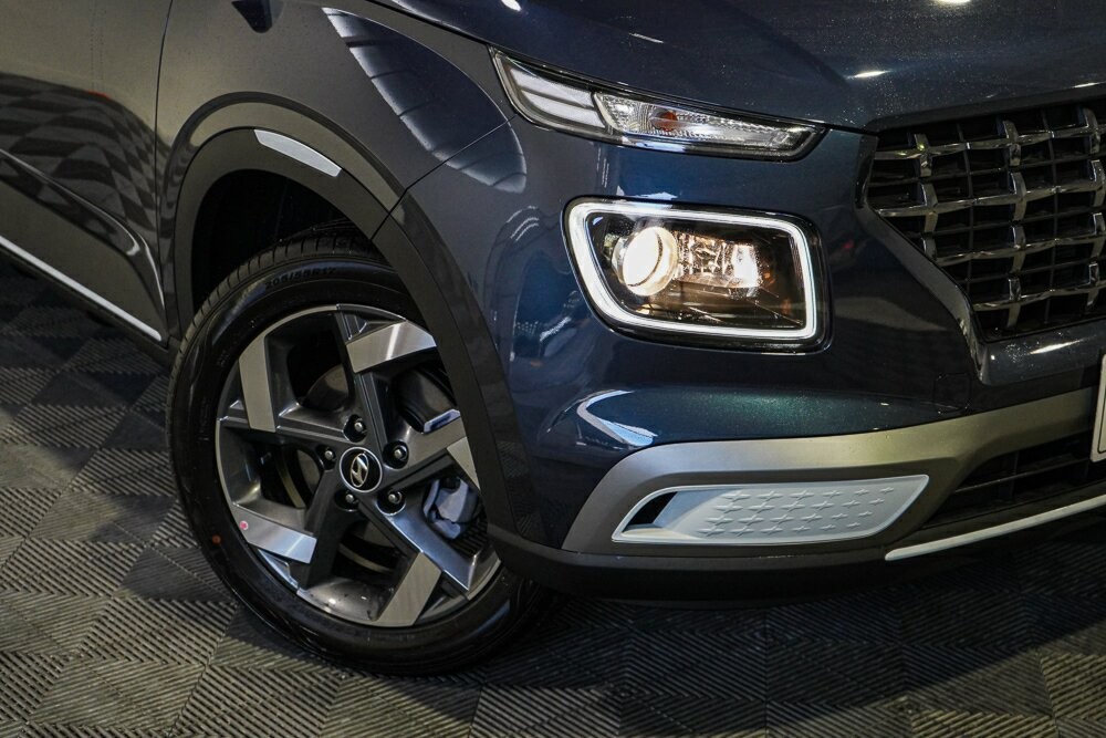 Hyundai Venue image 2