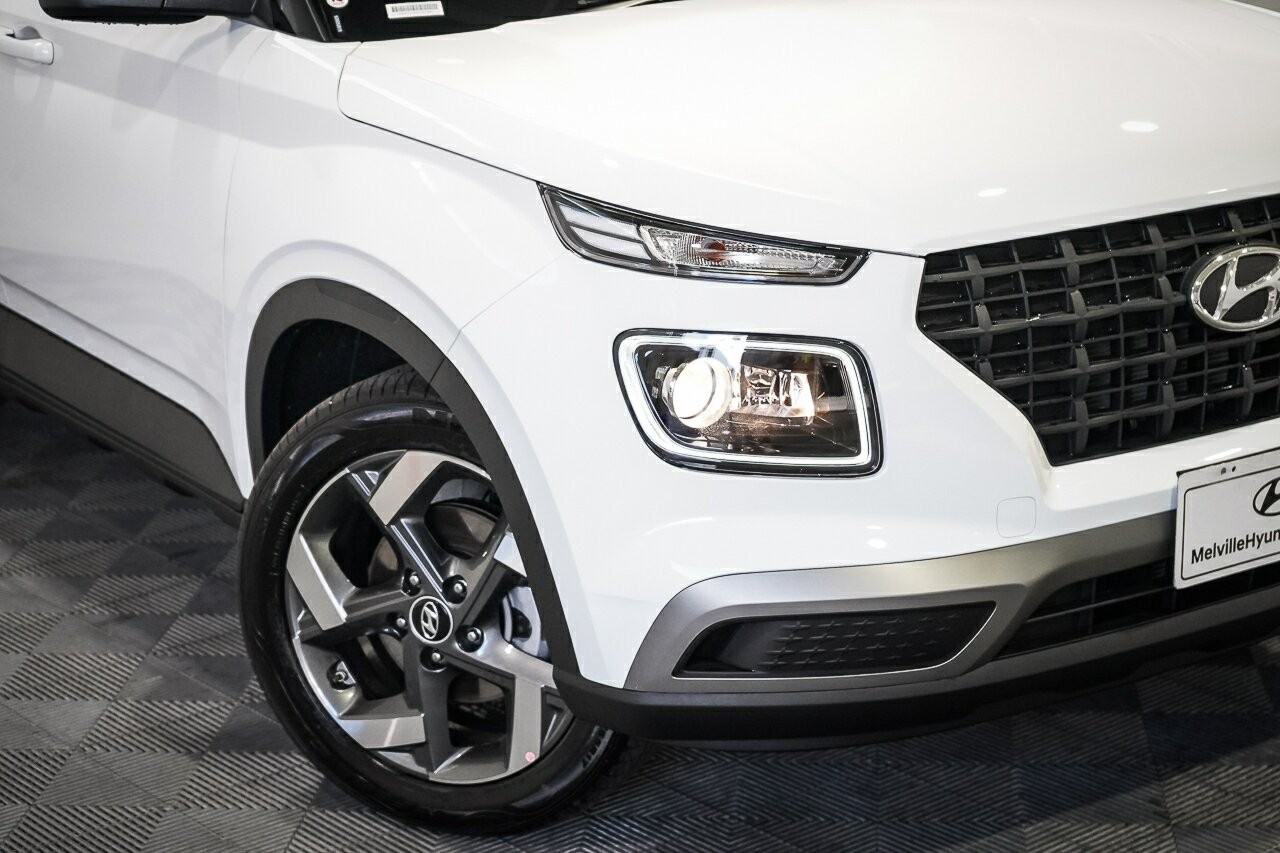 Hyundai Venue image 2