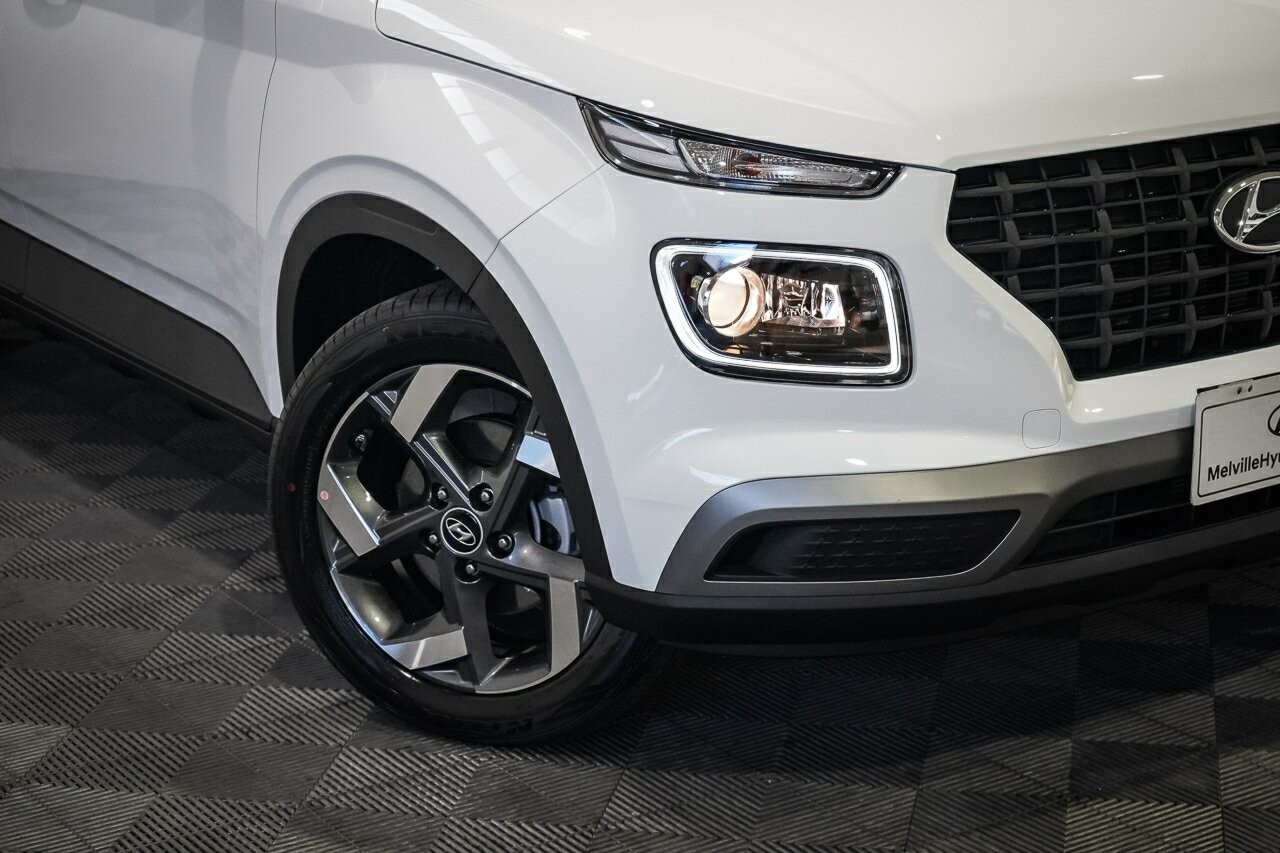 Hyundai Venue image 2
