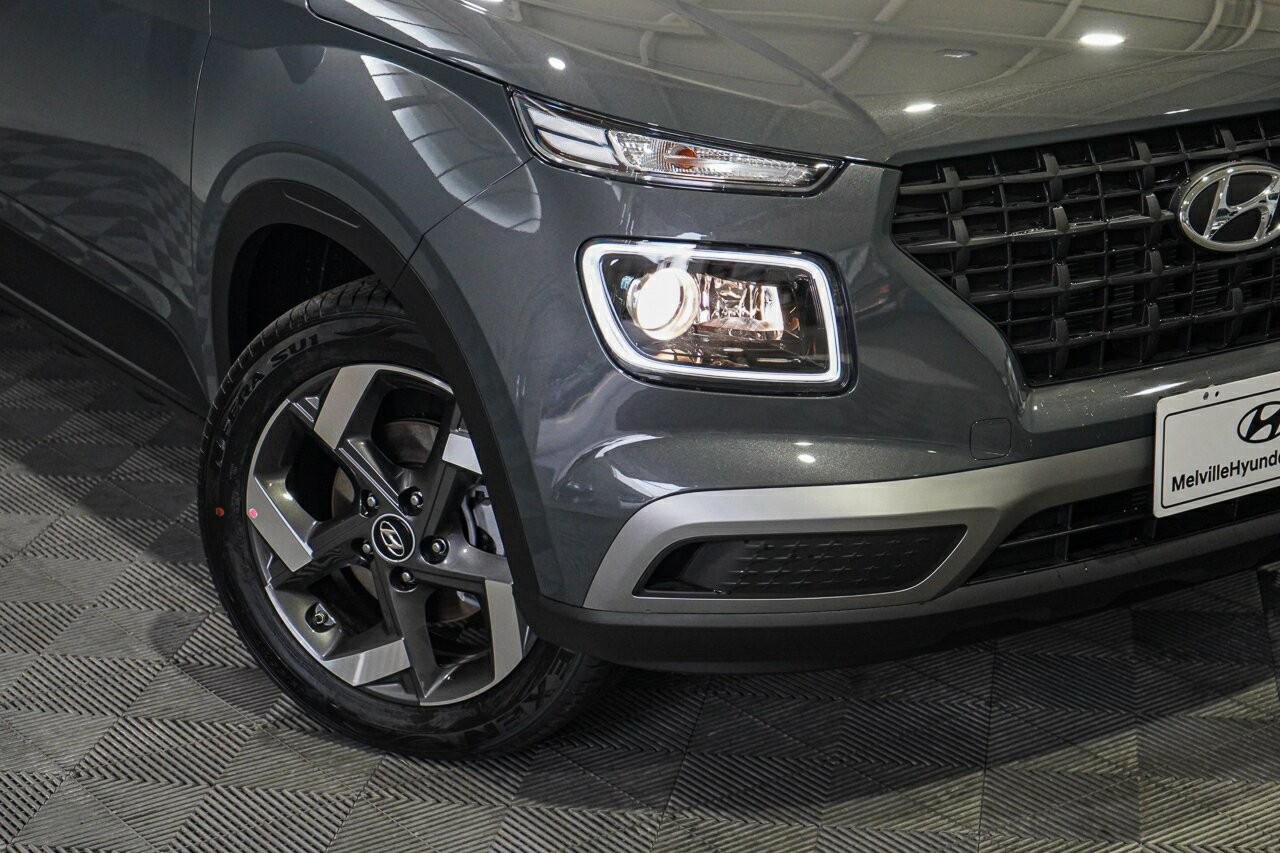 Hyundai Venue image 2