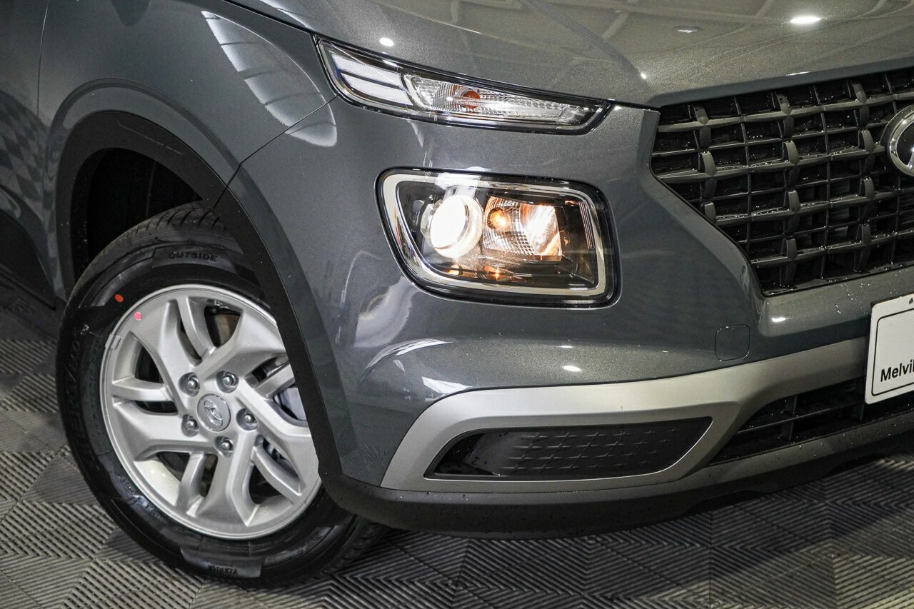 Hyundai Venue image 2